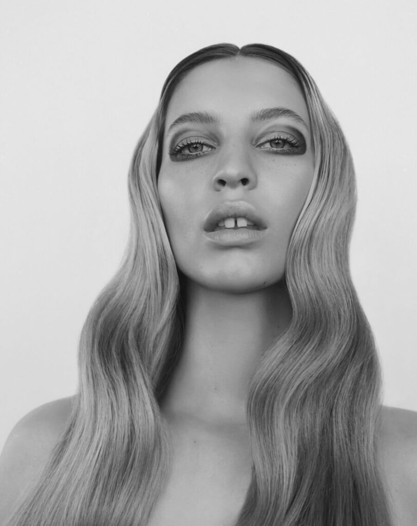 Mia_AlexEvans_HR_006BW