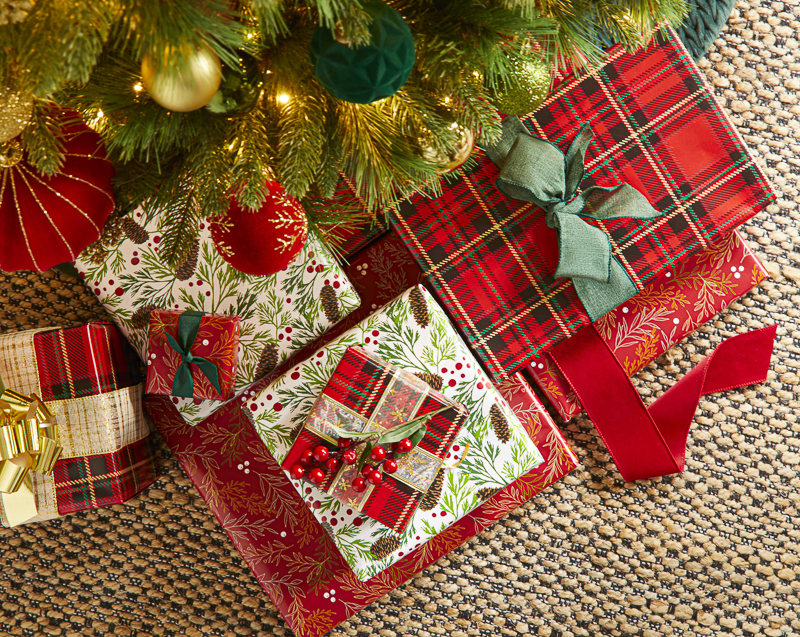 2023_Holiday_DecorativeHoliday_FiresideGlow_H