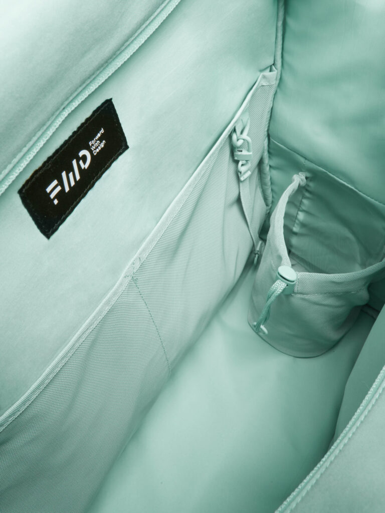 AB-BTS20018_FWD_THA_Tote_40L_Harbour_Grey_Inside-scaled-1