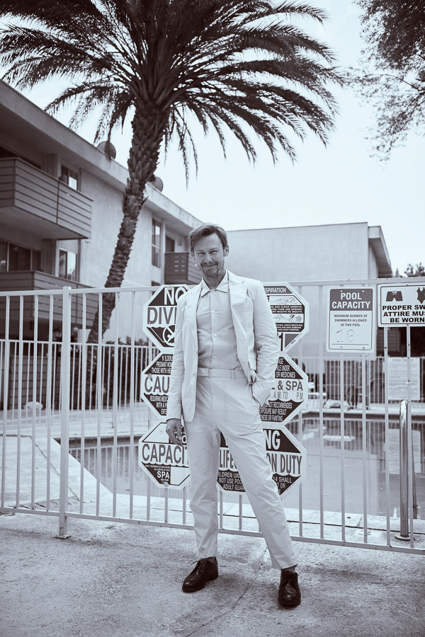 Shot_02_Jimmi_Simpson__19844-1366x2048-2