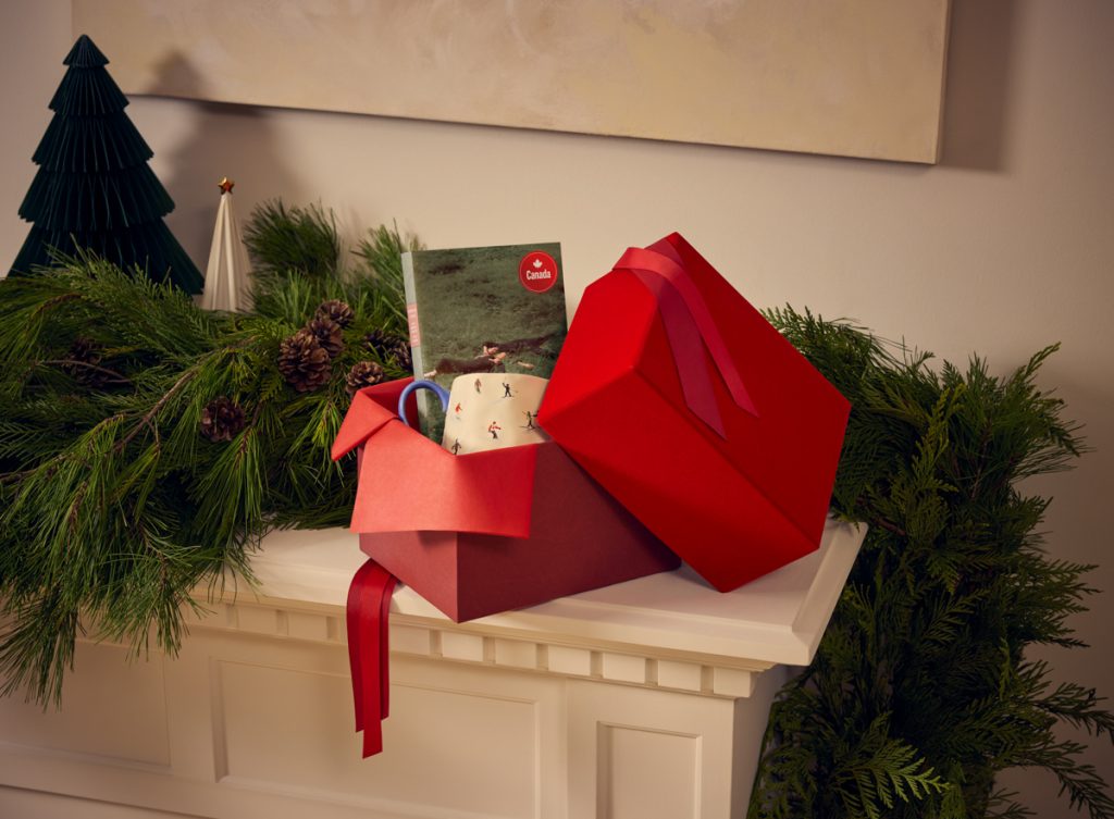 1FY26_Q3_HOL_CAMPAIGN_GIFTING_SOLUTIONS_2_VELVET_BOX_RED_02921_V1_FR