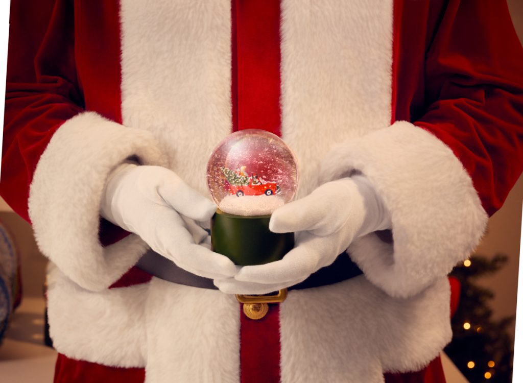 1FY26_Q3_HOL_CAMPAIGN_SHARE_THE_JOY_SANTA_01558