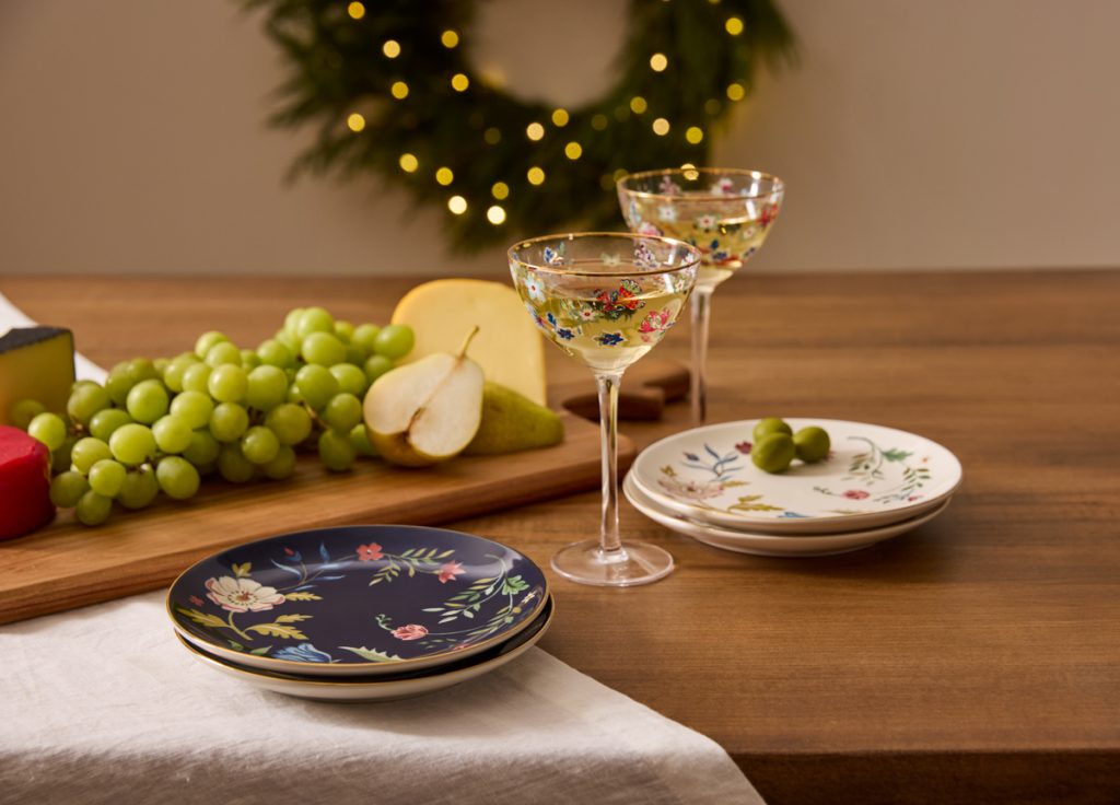 1FY26_Q3_HOL_PRODUCT_CHRISTMAS_EVE_COCKTAIL_01198
