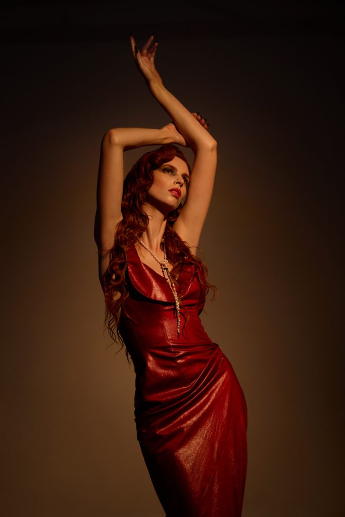 Juliette_Stephanie_Iris_Amber_Livio_Holly_Parker_1392