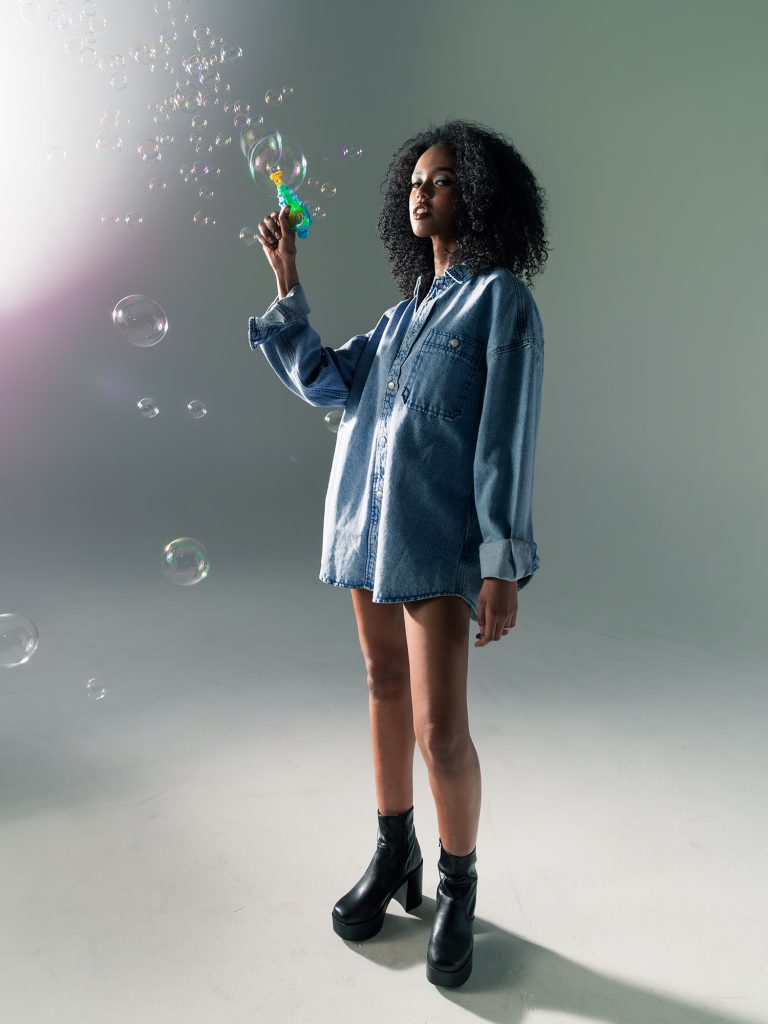 20260304_1611_desn350_fashion_demo_w_gift_a_00340153_c_trent_lr